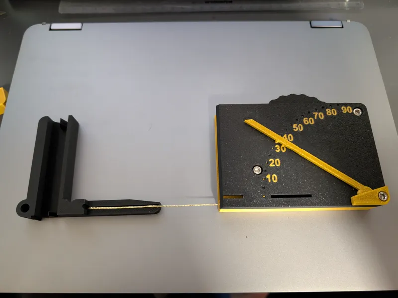 Triangulation  measuring device