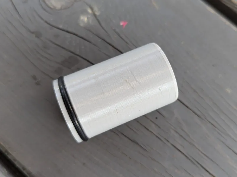 Hose adaptor for pool vacuum cleaner head