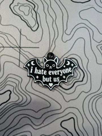 Llavero: I Hate Everyone But Us (Bat Keychain) — vista de referencia 4