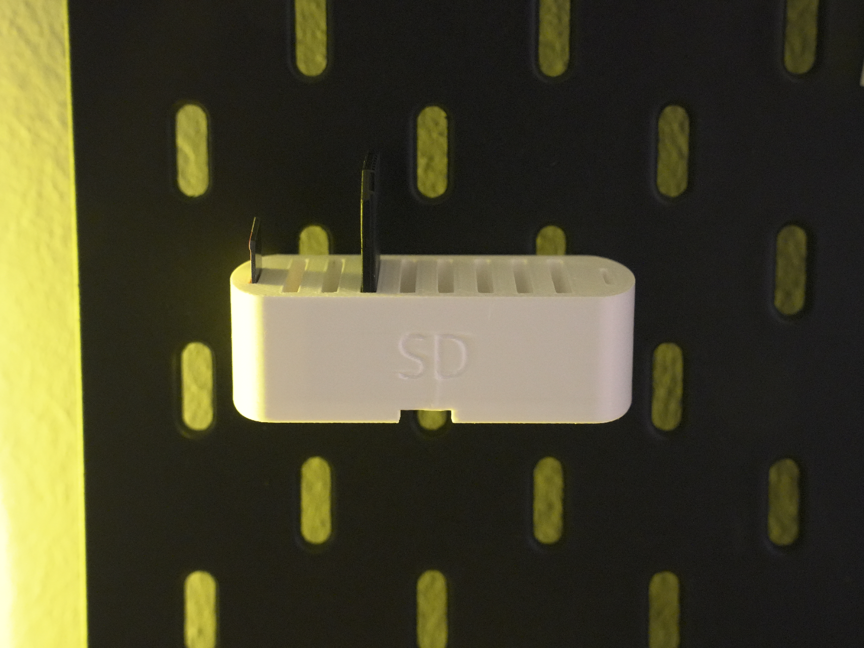 Ikea Skadis SD-Karten Halterung
