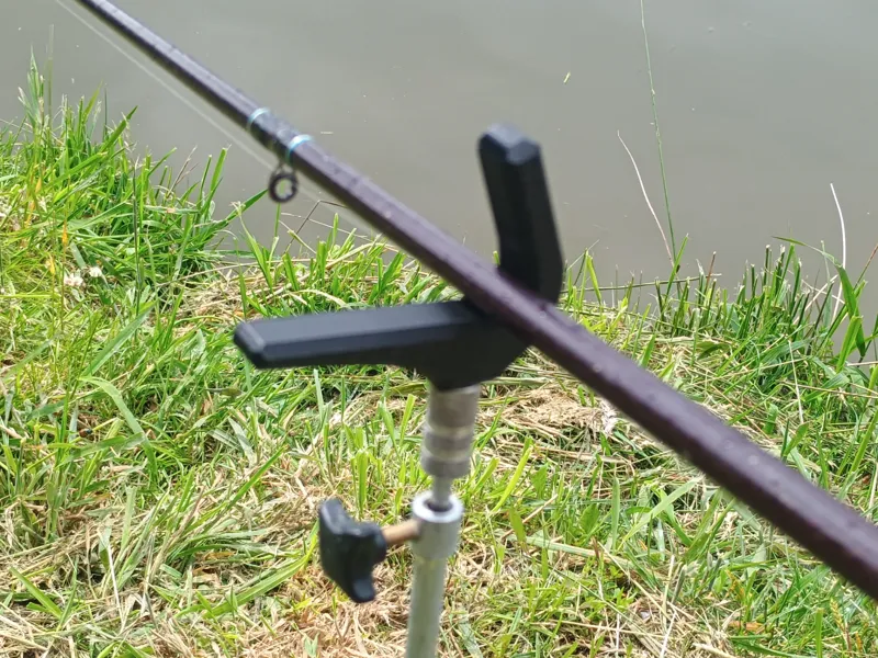 Feeder fishing rod stand