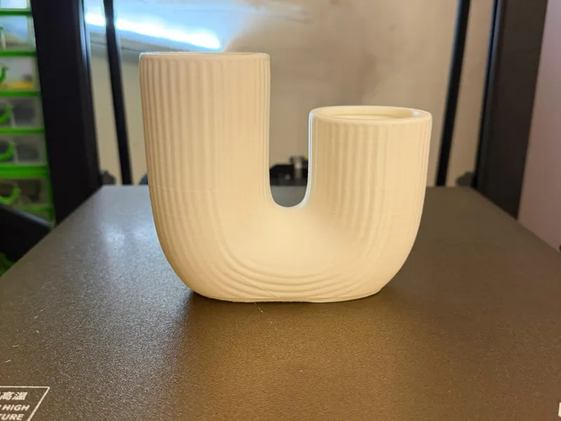 Vaso a forma di U per arredamento 
