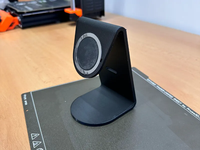 MagSafe Stand for iPhone