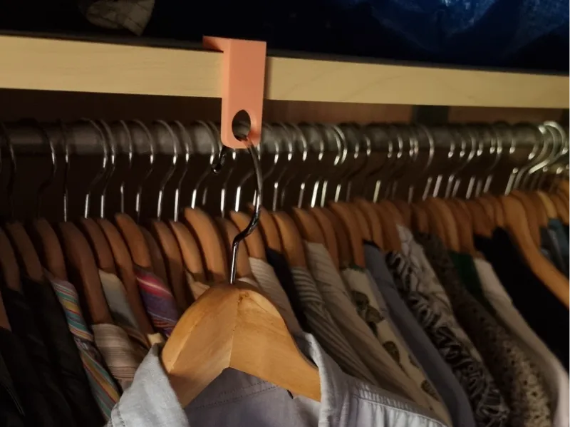 Hanger hook / Crochet pour cintre