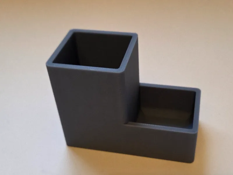 Stifthalter mit kleinem Organizer
