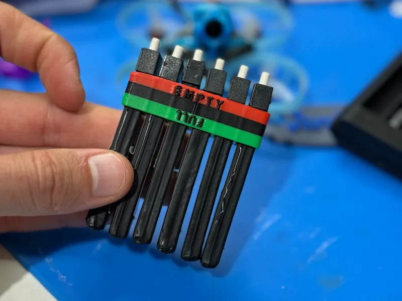 1s battery holder - full and empty