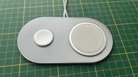 Altes MagSafe + iPhone Rechts