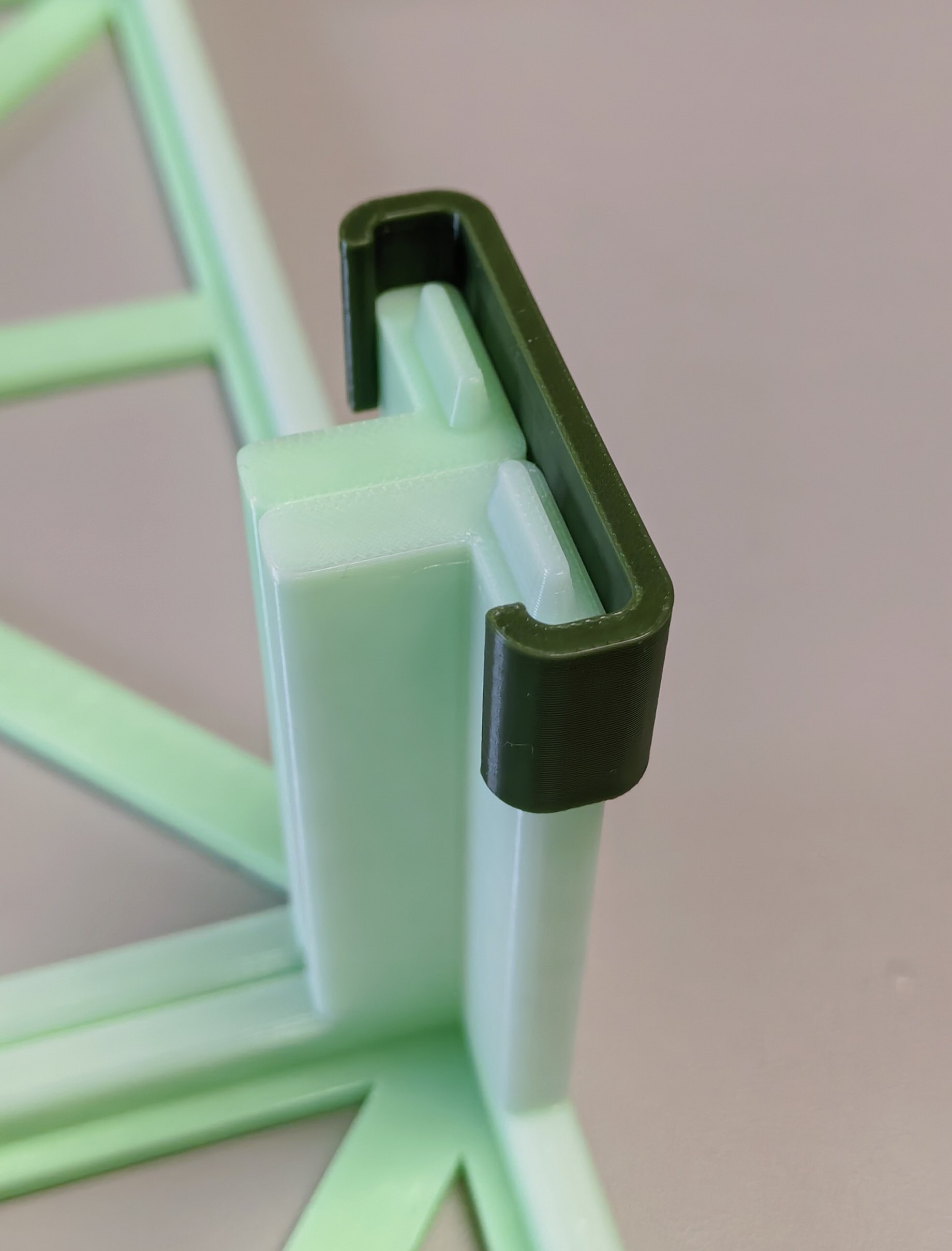 Miniatura 4 do modelo 3D 可无限堆叠扩展简约耗材料盘收纳架