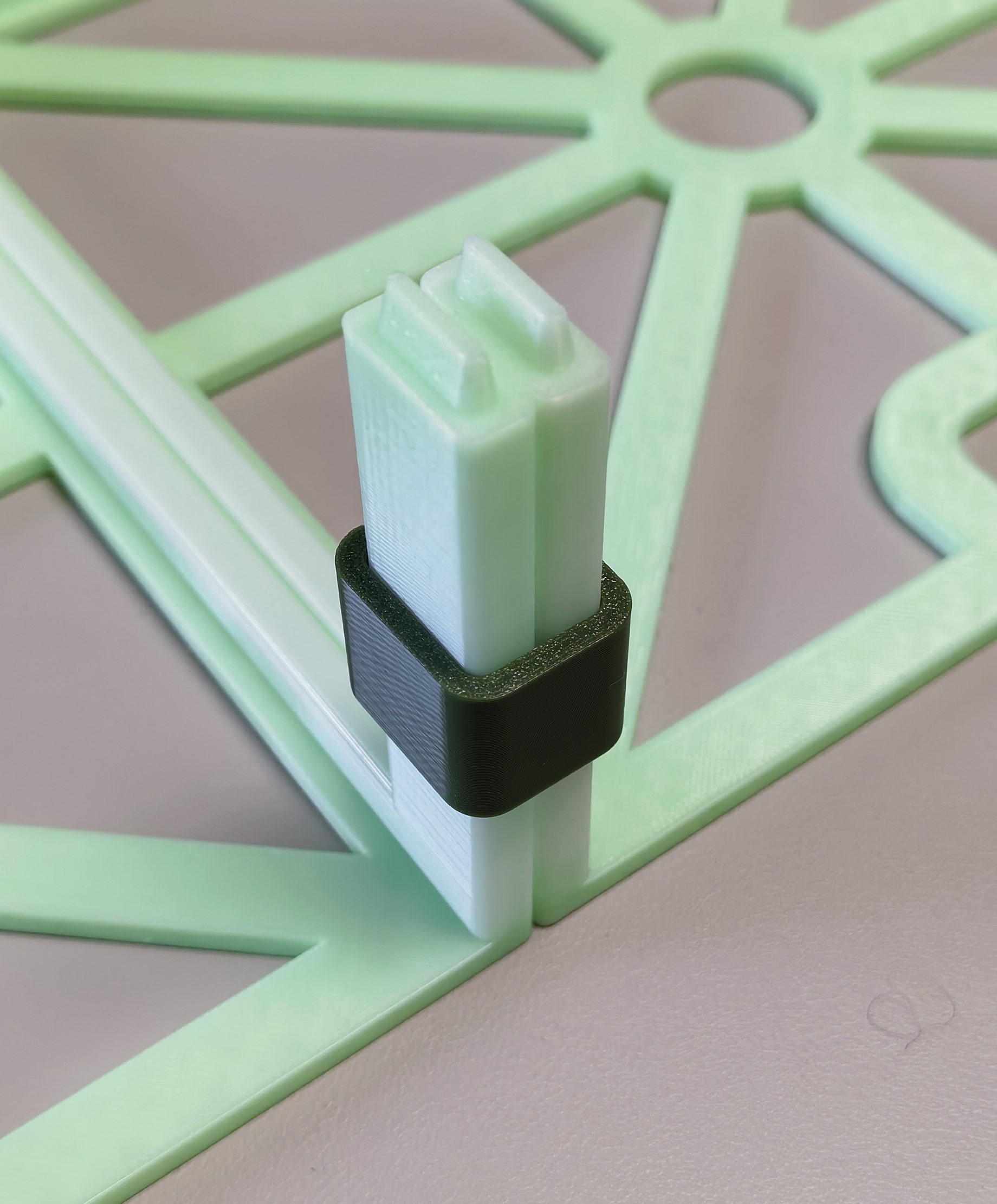 Miniatura 5 do modelo 3D 可无限堆叠扩展简约耗材料盘收纳架