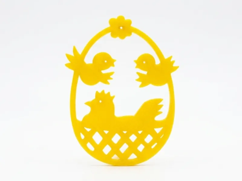 Osterschmuck: Frühlings-Ei mit Henne im Korb Deko