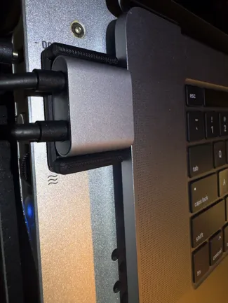 MacBook Pro Double USB-C Connector Support (2019)