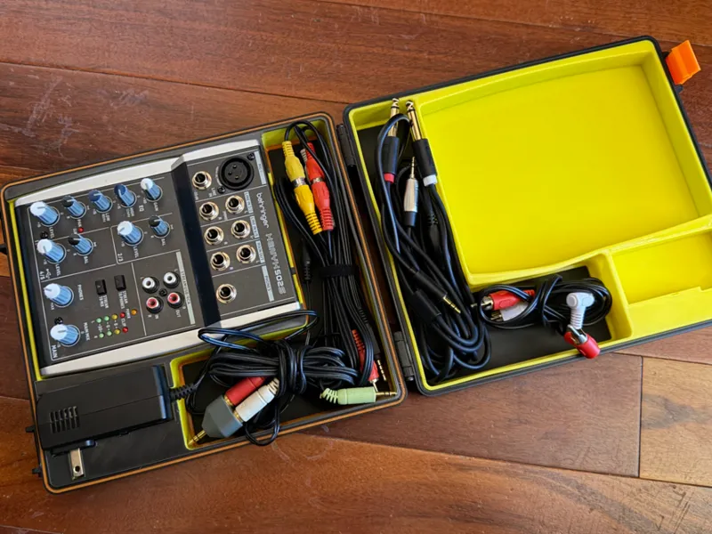 Behringer Xenyx 502S Rugged Box