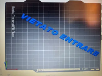testo vietato entrare