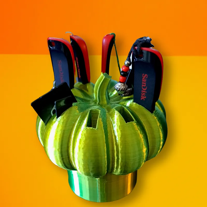 Pumpkin_Desk_Hole_USB_Holder