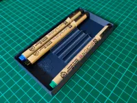 Range-stylos pour feutres Sakura Pigma Micron — photo 1