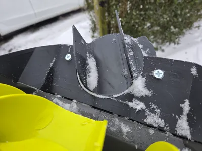 Adjustable snow discharge shield (Ryobi RY18ST25A)