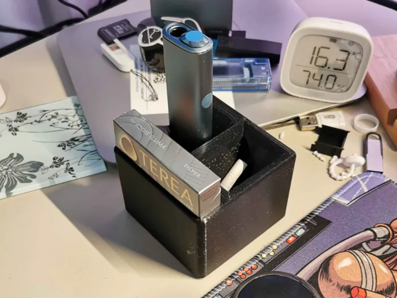 Clean-Desk IQOS Hub