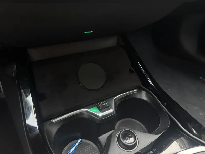 BMW F40 Magsafe charger support