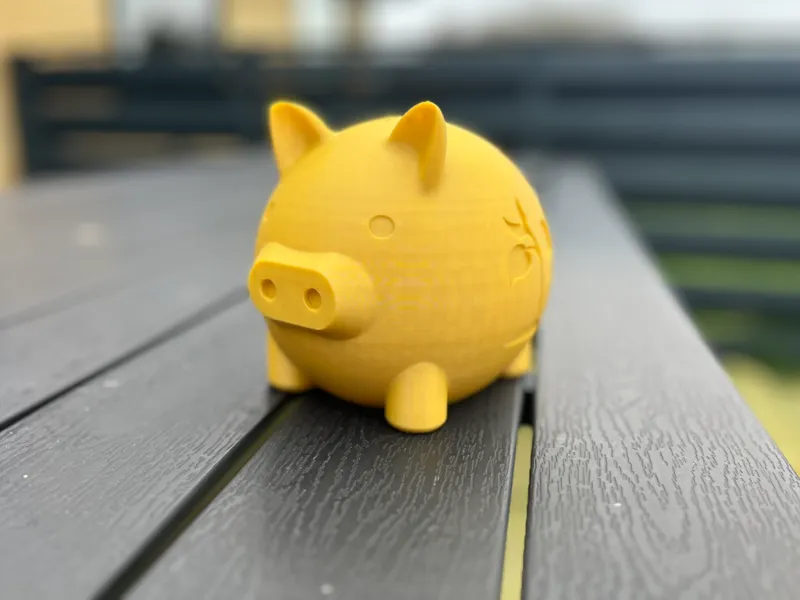 The piggy bank that cannot be opened, reduced size