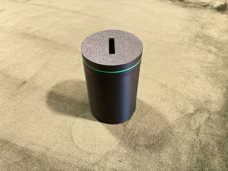Money bank w screw lid