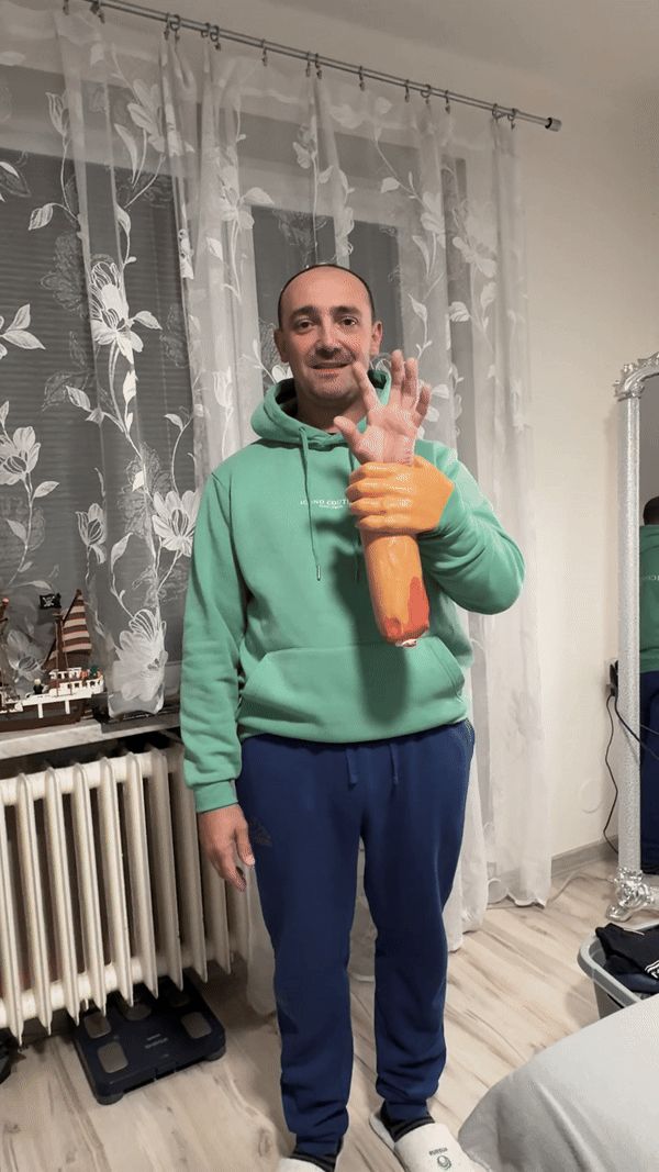 Fake hand