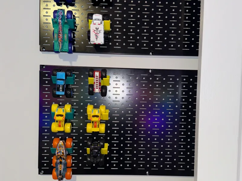 Monster Truck Hanger for 1 in Standard Pegboard