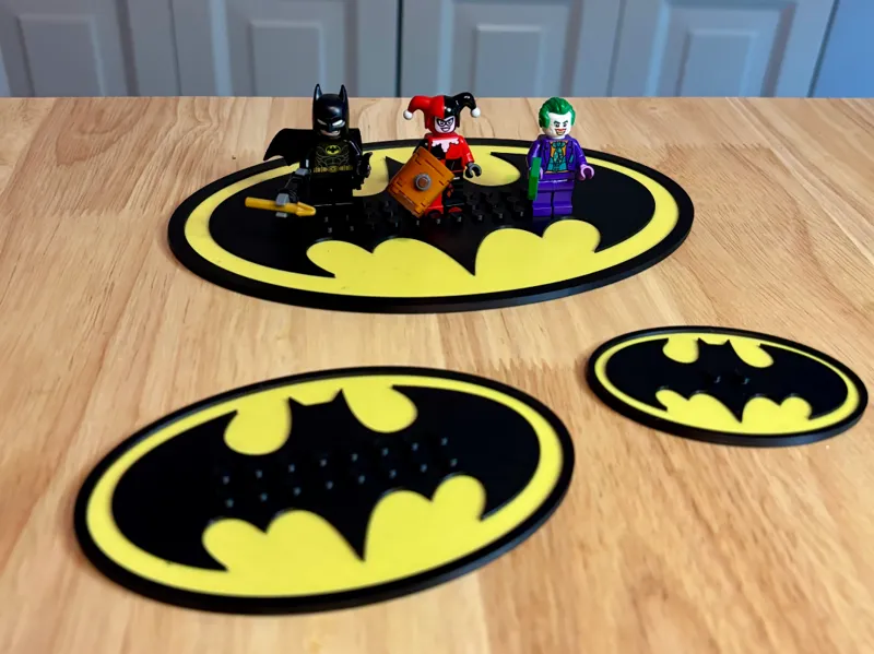 Brick Minifigure Stands: Batman Theme (S/M/L)