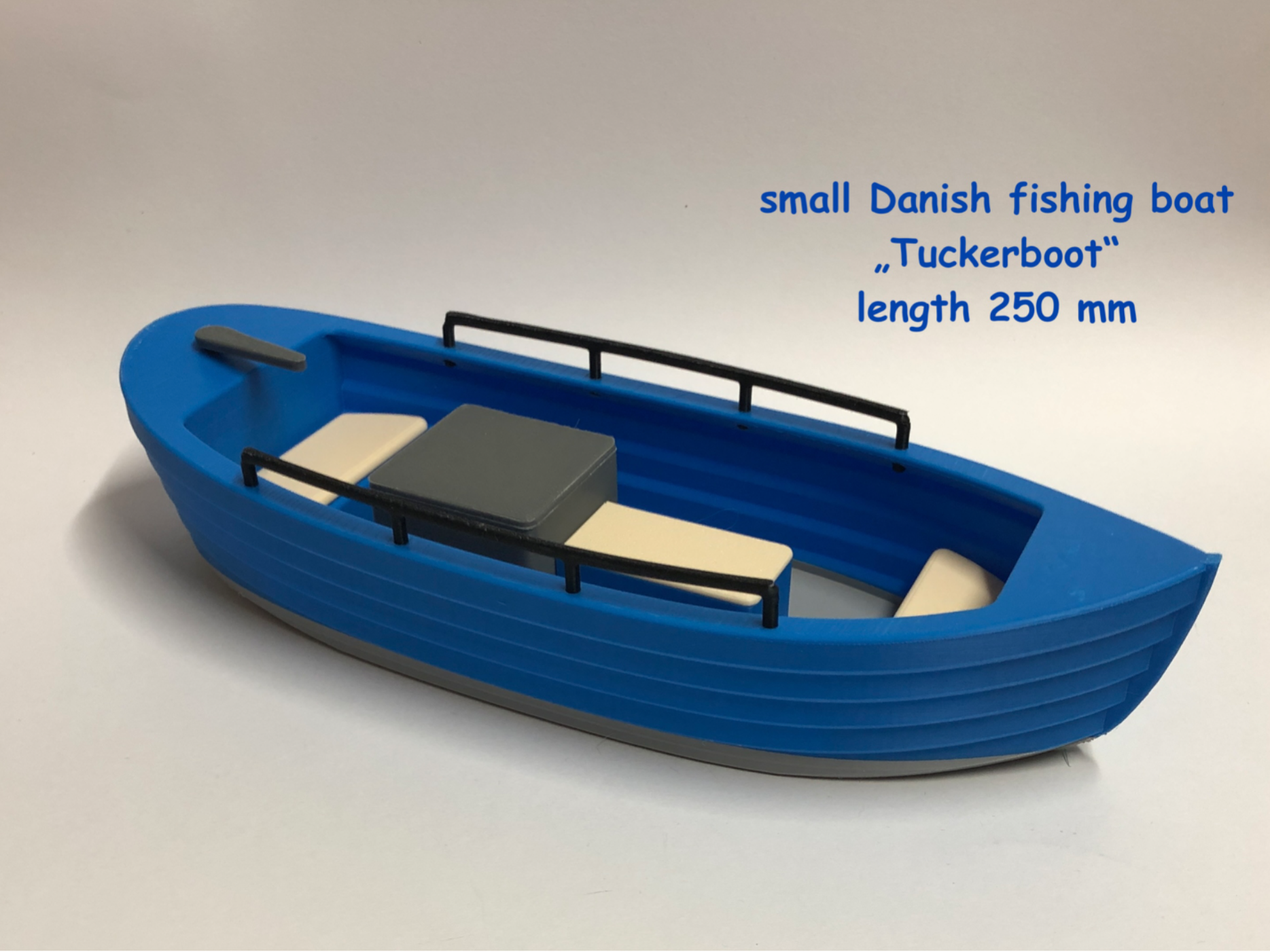 Spielzeugboot / Fischerboot 1:20