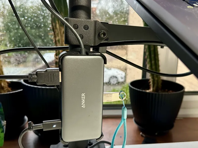 Anker 341 USB C HUB 7in1 mount for monitor arm 
