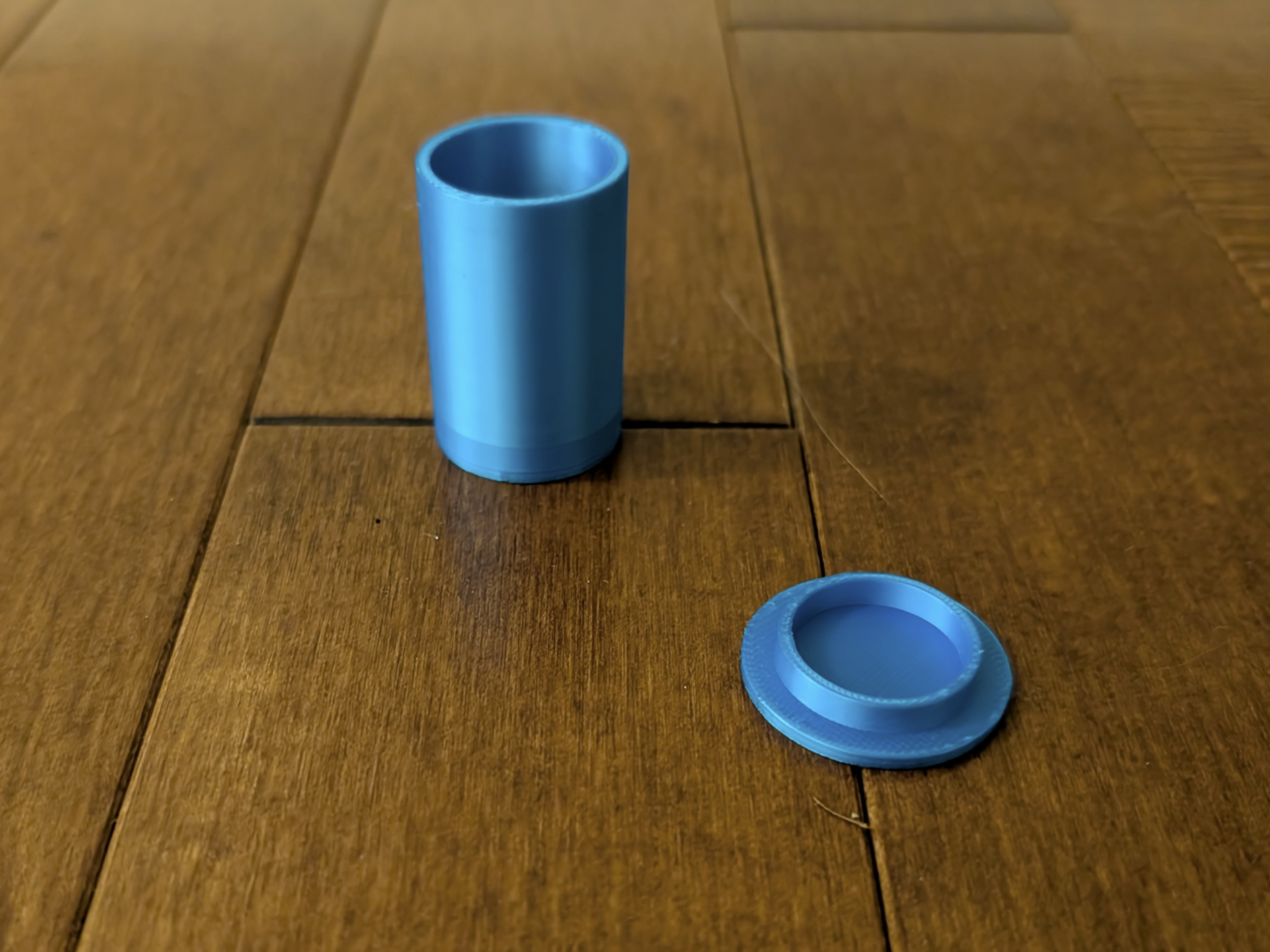 mini storage container (works with quarters)