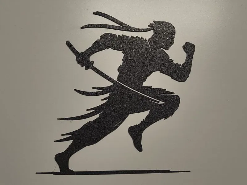 Silueta de Ninja Corriendo con Katana