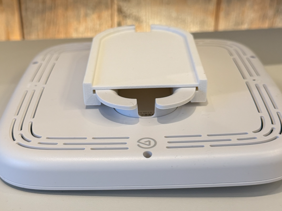 Elgato Key Light Neo wall mount  (Command Strips)