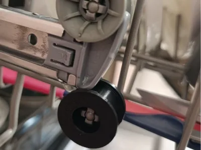 Dishwasher wheel for the upper compartment 