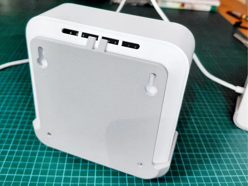 UniFi Express 7 wall mounting bracket 