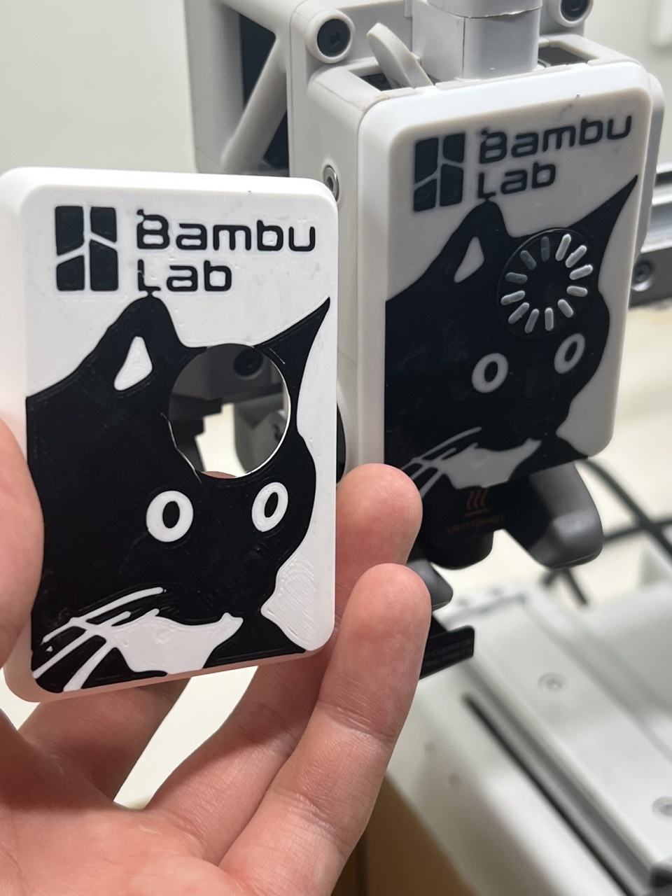 Miniatura 2 do modelo 3D A1前盖 大脑过载猫猫头 拓竹logo版本 6月20日更新