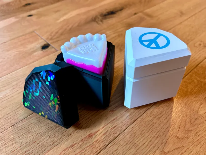 NeeDoh Peace O' Cake Case