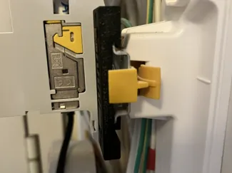 Strong DIN rail support