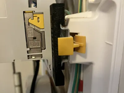 Strong DIN rail support