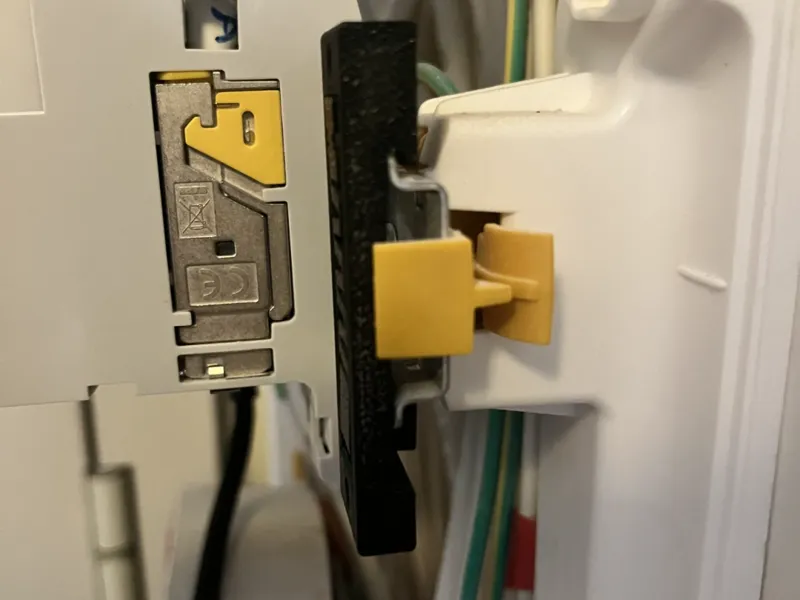 Strong DIN rail support