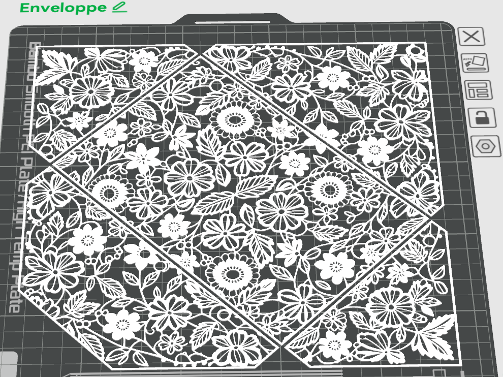 Enveloppe à fleurs estivales sur tulle