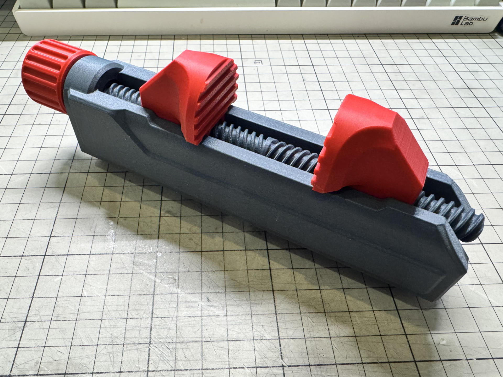 Miniatura 1 do modelo 3D 坚固与高夹持力F型夹