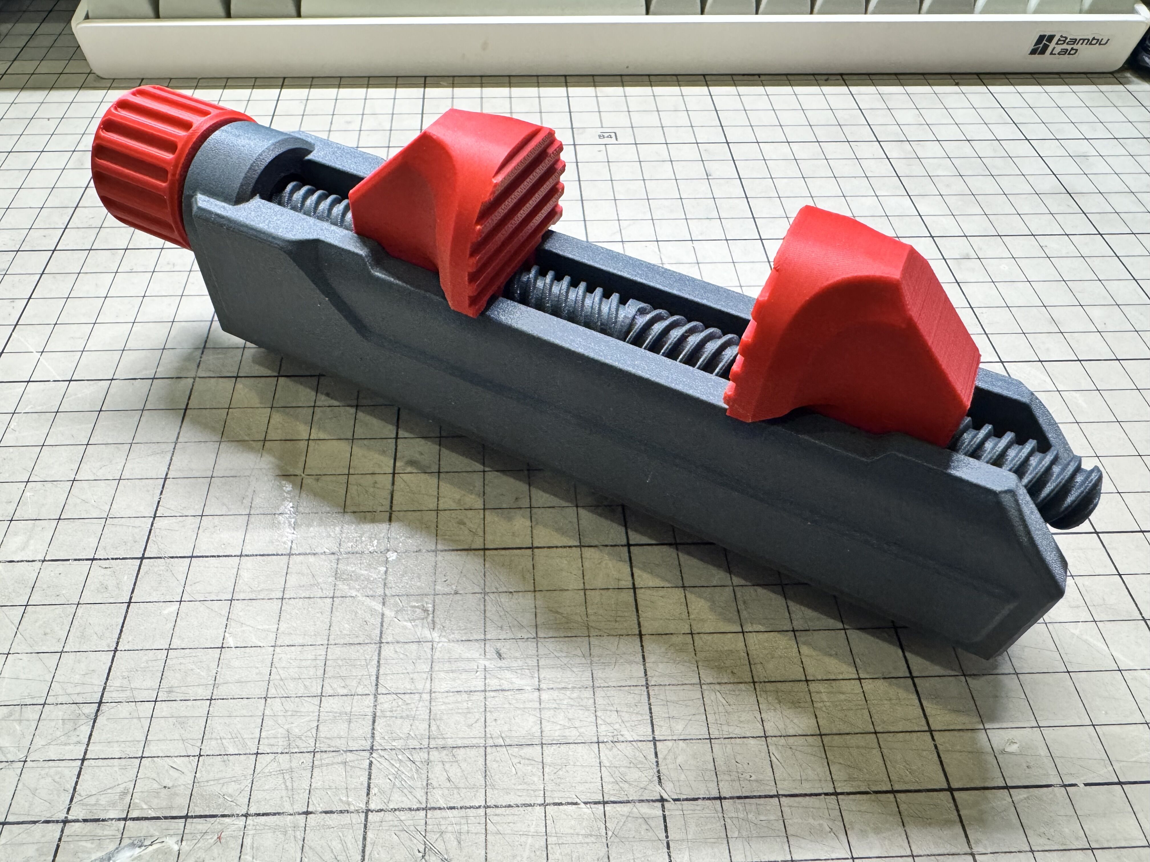 Miniatura 2 do modelo 3D 坚固与高夹持力F型夹