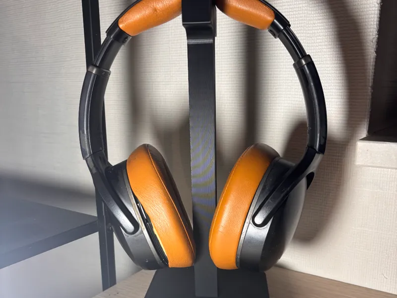 Headphone stand
