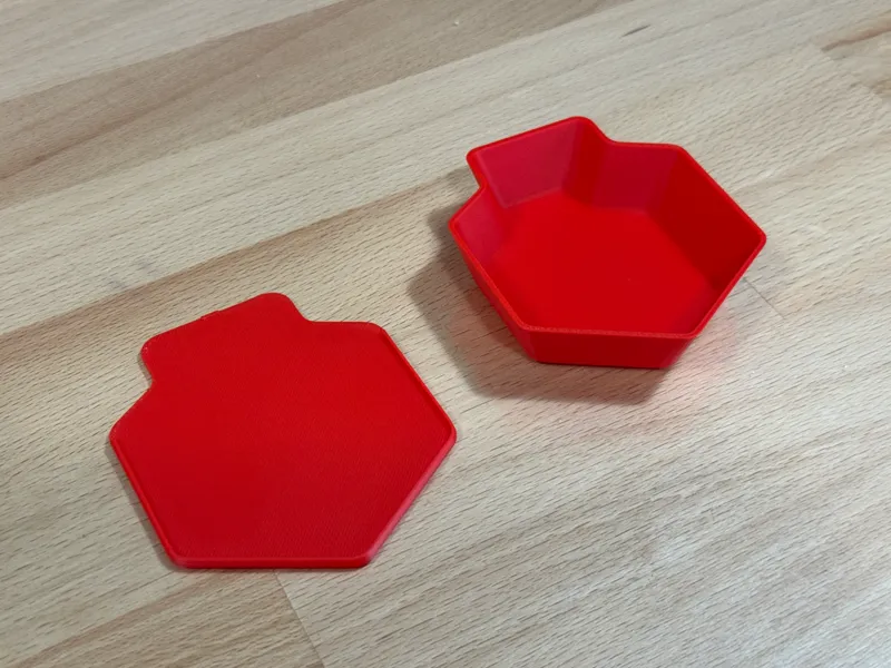 Token Bin with lid, stackable - parametric