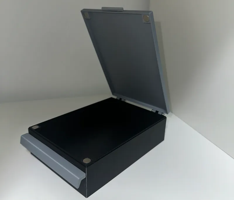 Box mit Magnetverschluss
