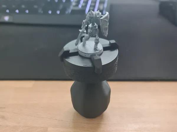 Poignée porte-figurine pour la peinture
