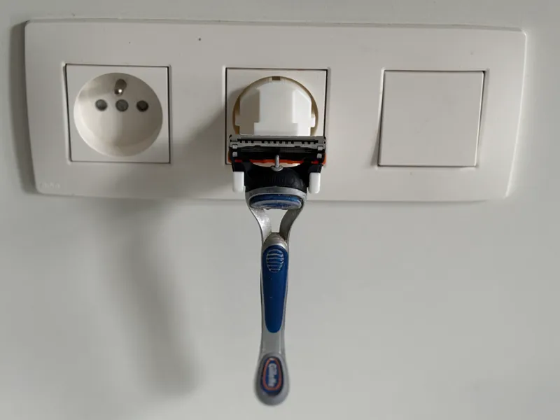 Razor Wall Mount Electric Plug (EU)