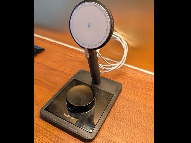 Phone Stand with Magsafe/PixelDrop charger