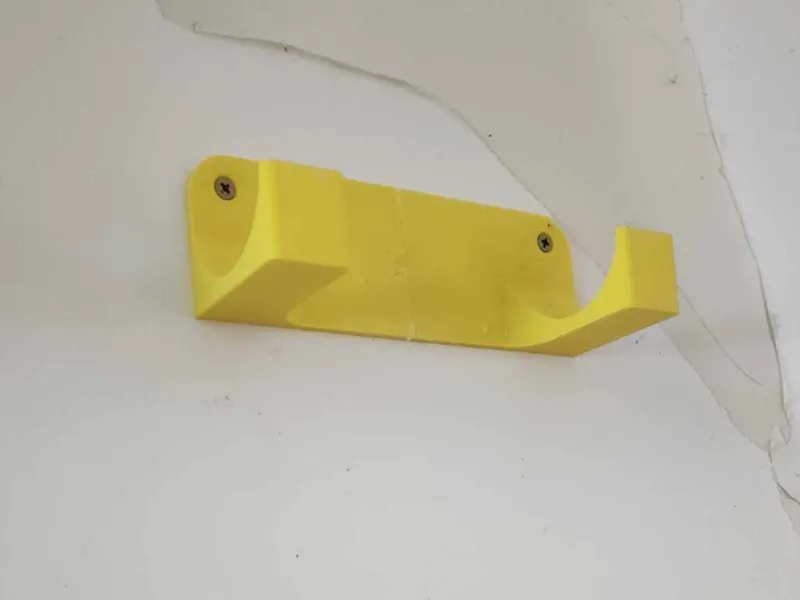 Wall mount for skateboard