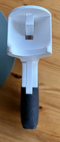 Mit Pause für den Einbau einer Feder